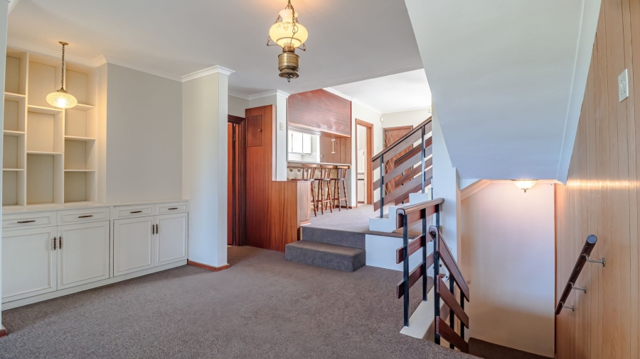 To Let 4 Bedroom Property for Rent in Gordons Bay Village Western Cape